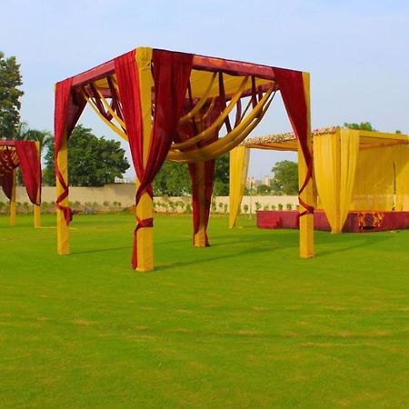 Вилла Wedlock Farms - Events Venue Гургаон Экстерьер фото